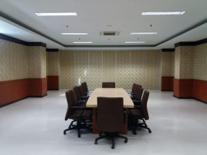 pintu partisi ruang meeting